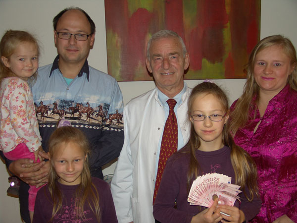 Spendenübergabe 2011 an Prof. Dr. Hess, Leiter des Kinderherzzentrums in München